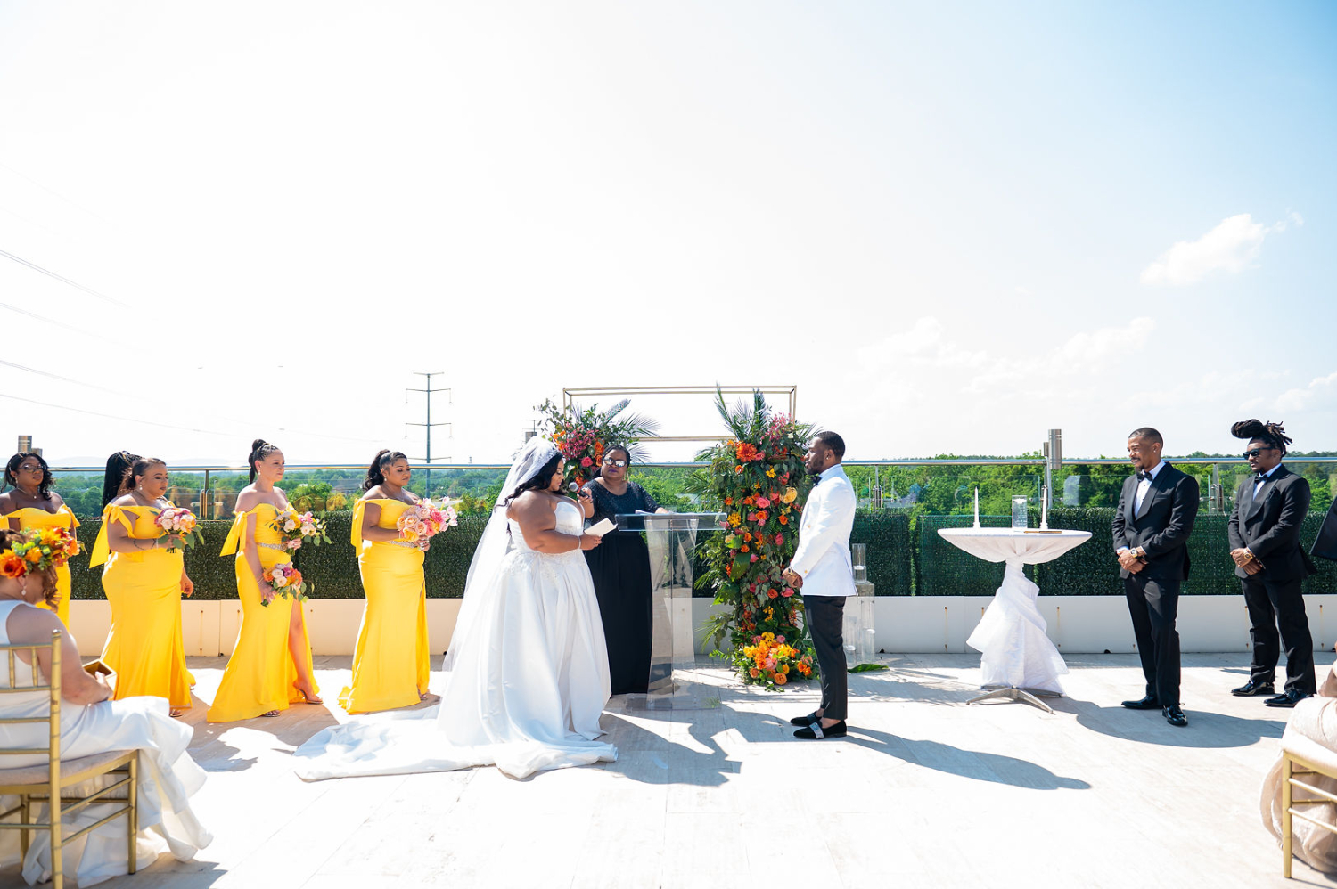 outdoor wedding ceremony at Bellevue Chantilly sky terrace