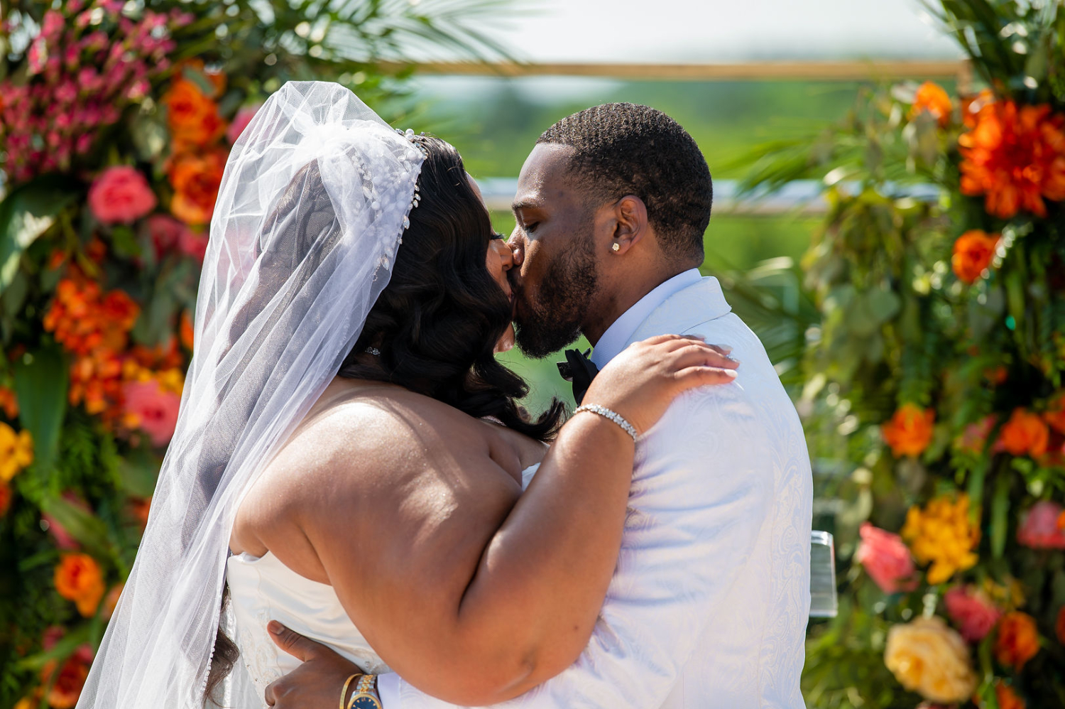 first kiss between bride and groom