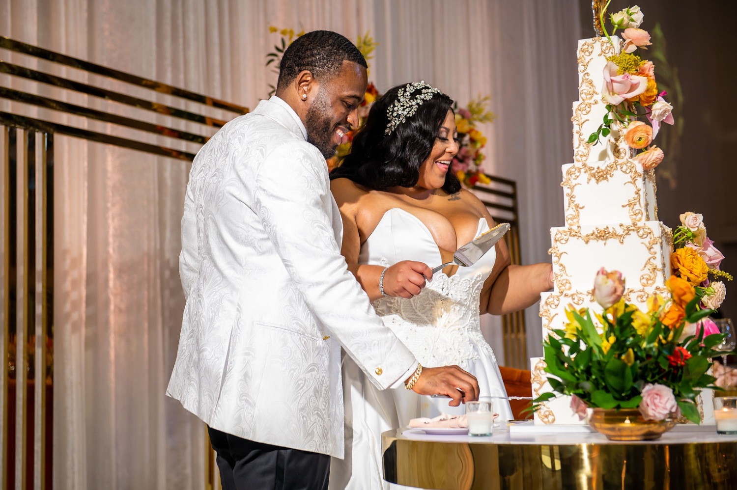 bride and groom cut 6 tier cake