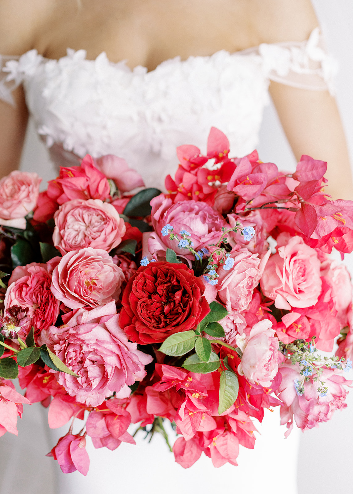 CLOSE UP OF BRIDE HOLDING PINK BRIDAL BOUQUET