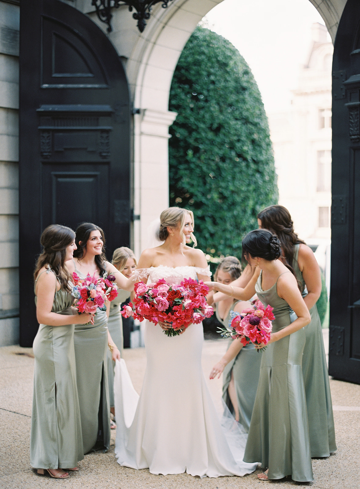 BRIDE WITH BRIDESMAIDS OUTSIDE AT LARZ ANDERSON HOUSE