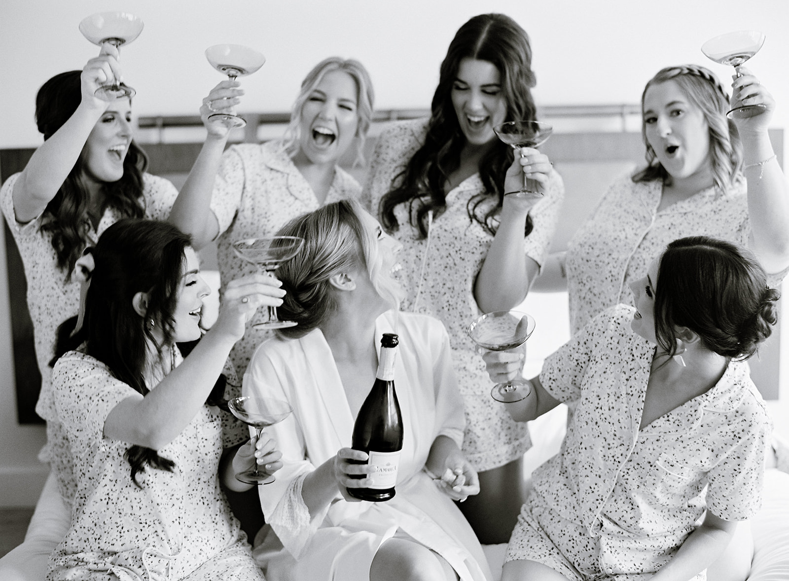 BRIDE WITH BRIDESMAIDS AND CHAMPAGNE