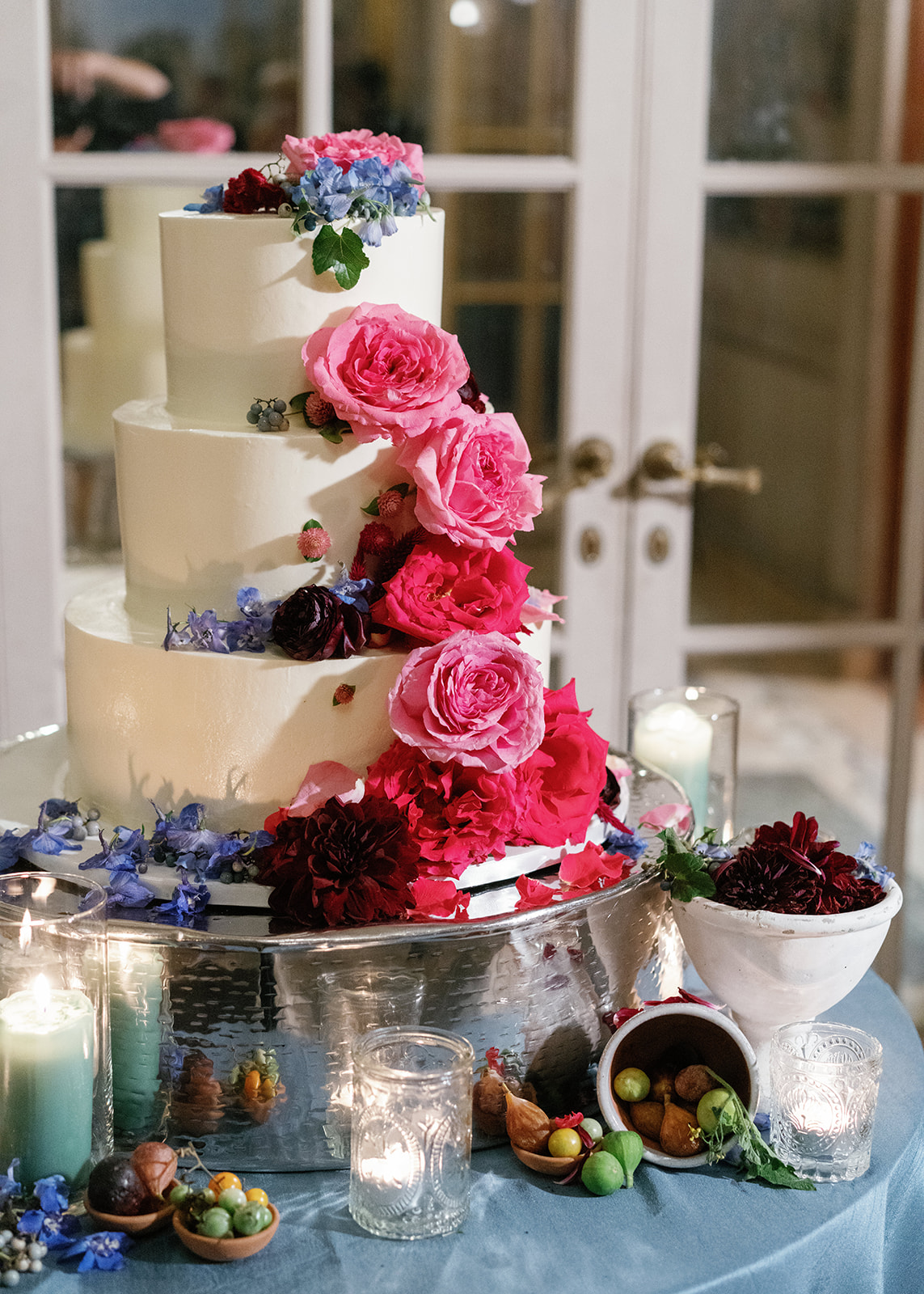 WEDDING CAKE AT RECEPTION AT LARZ ANDERSON HOUSE